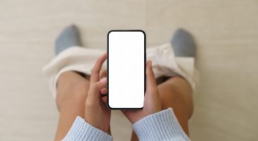 Pourquoi il est fortement déconseillé d'utiliser son smartphone aux toilettes ?